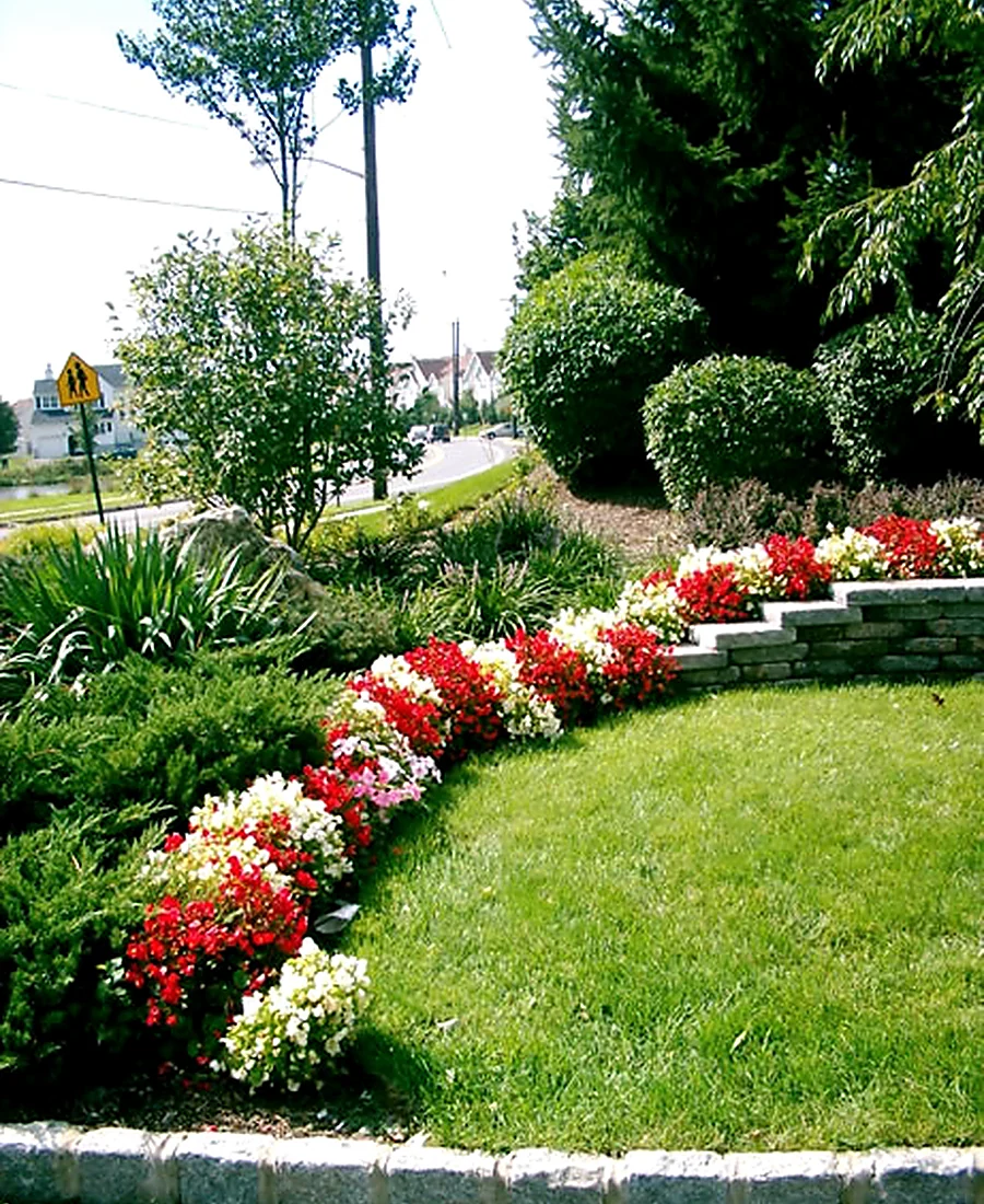 Landscaped community edge